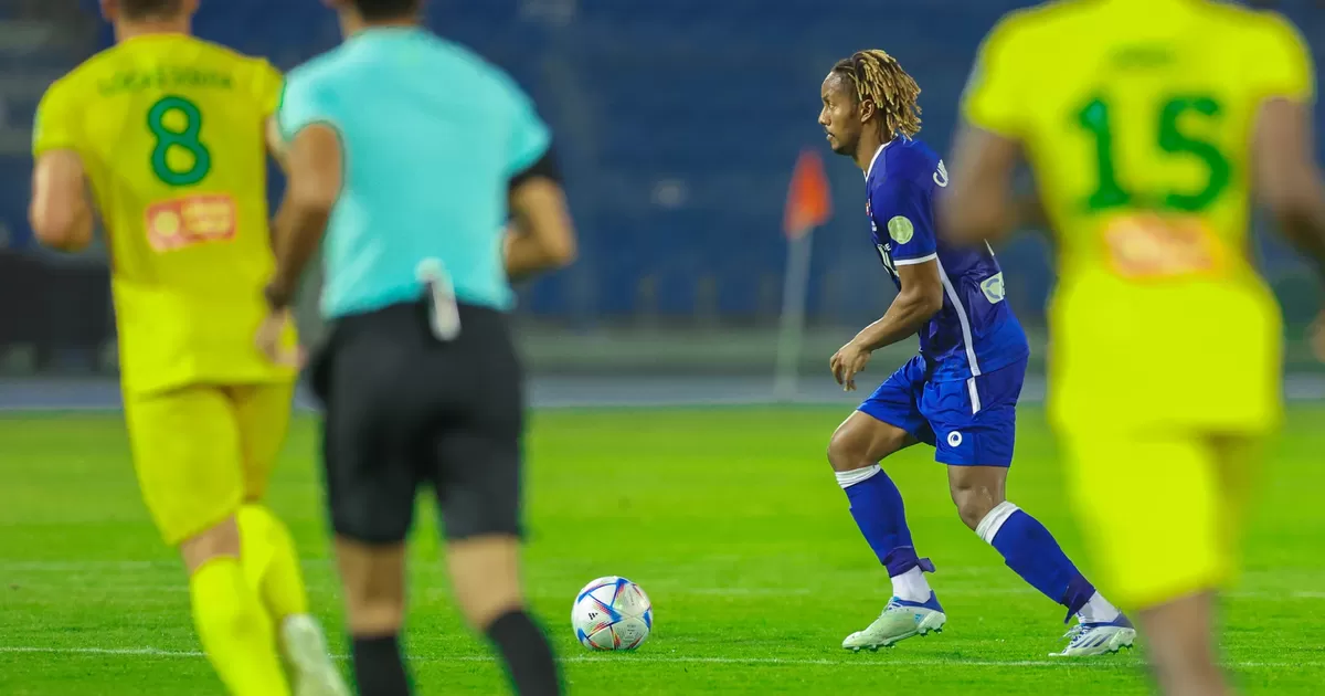 Con Carrillo, Al-Hilal derrotó 2-0 al Al-Khaleej en el inicio de la liga árabe