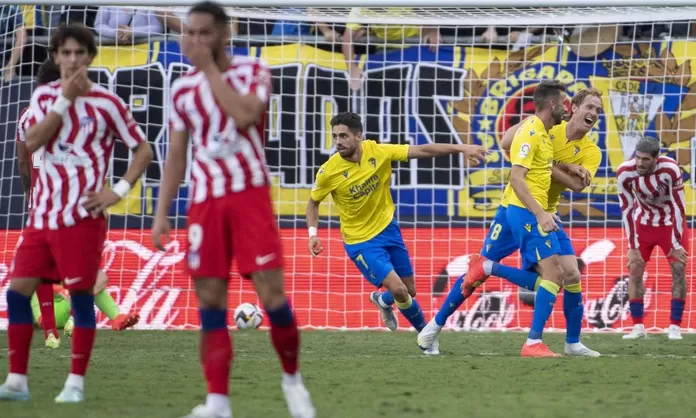 Atl Tico De Madrid Sufri Una Ag Nica Derrota En C Diz Con Un Gol A Los