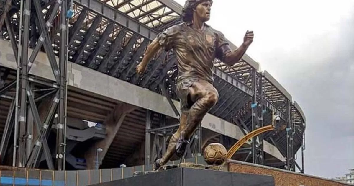 Ayutamiento de Nápoles devolvió estatua de Diego Armando Maradona instalada hace más de un año