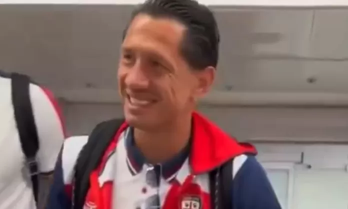 Gianluca Lapadula fue recibido por peruanos en Milán América Deportes