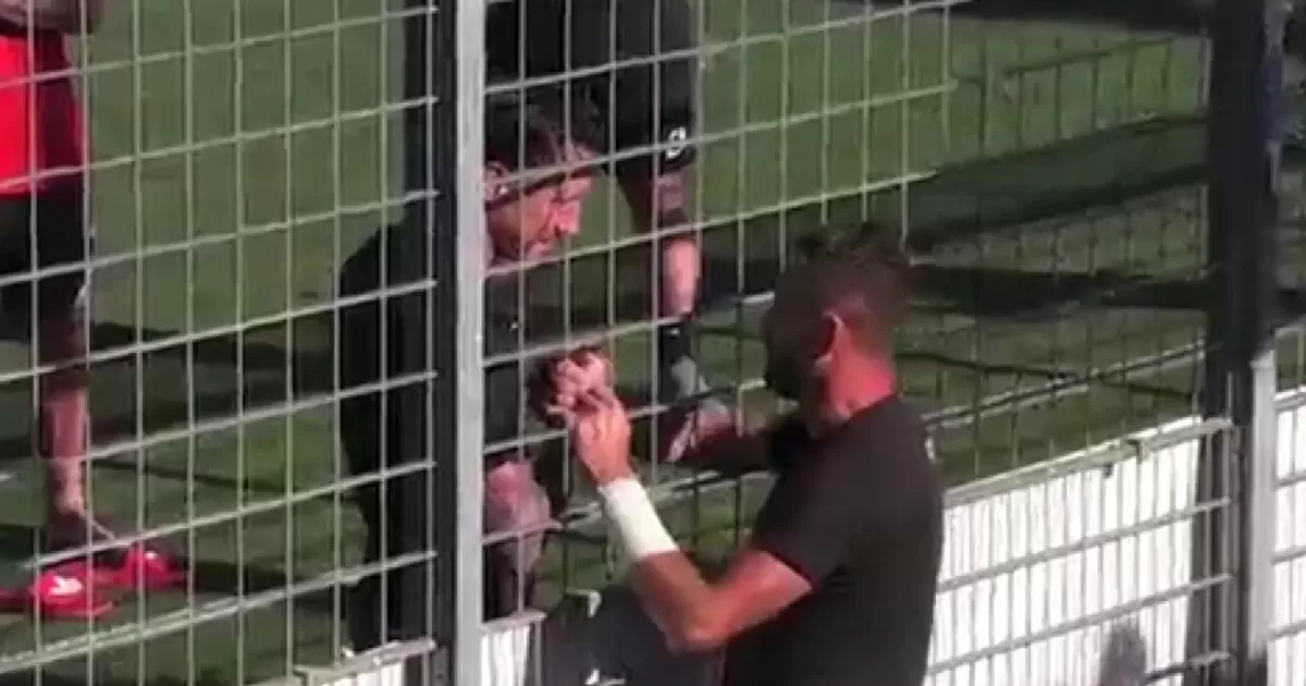 Gianluca Lapadula se reconcilió con hinchas del Benevento tras goles claves