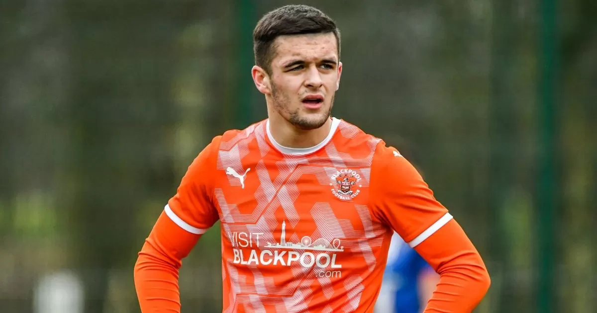 Jake Daniels, del Blackpool de Inglaterra, hace público que es homosexual