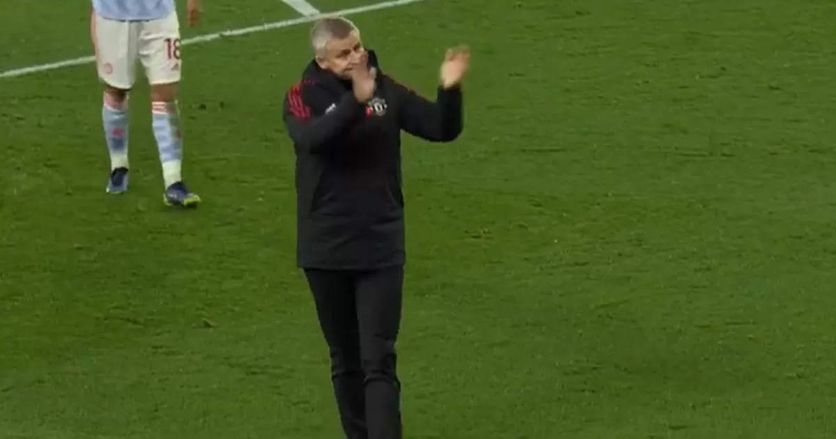 Manchester United lost 4-1 to Watford and Solskjaer apologized to the fans.