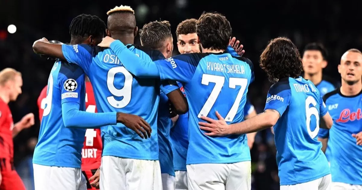 Napoli goleó 3-0 al Eintracht Frankfurt y clasificó a cuartos de final de la Champions