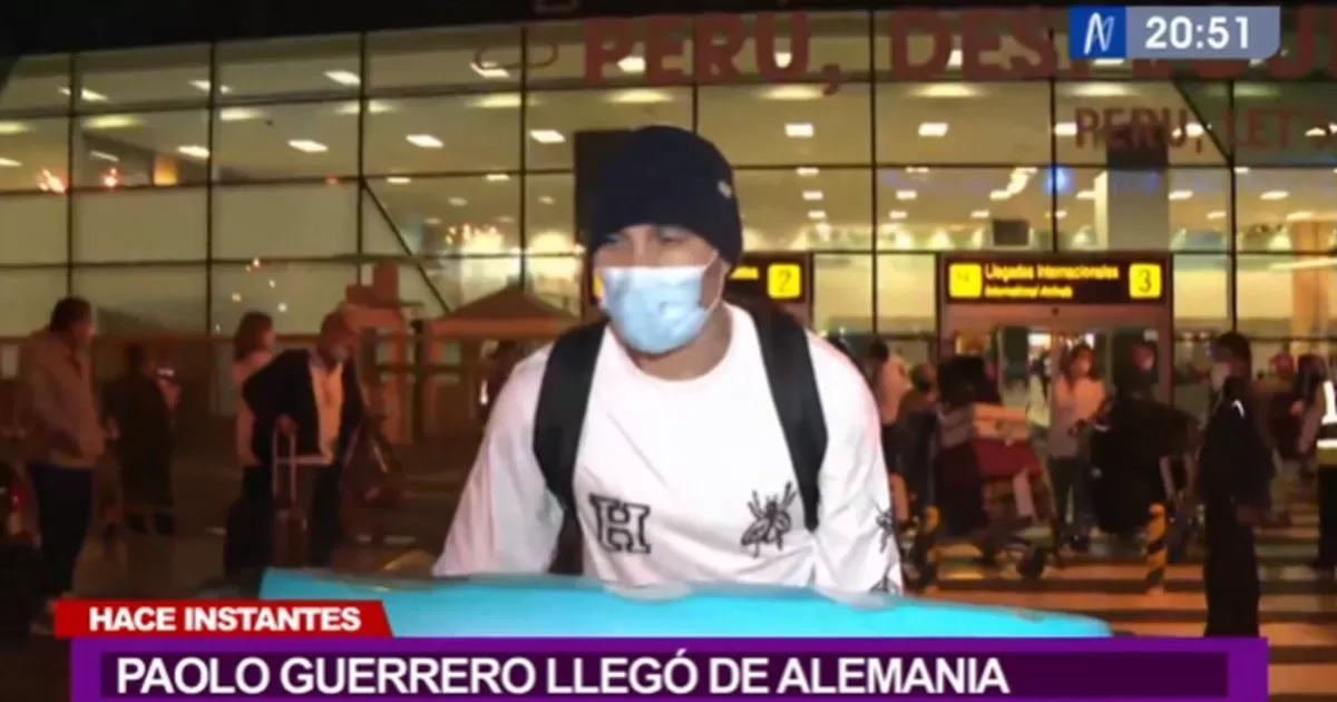 Paolo Guerrero llegó al Perú tras recibir tratamiento en su rodilla en Alemania