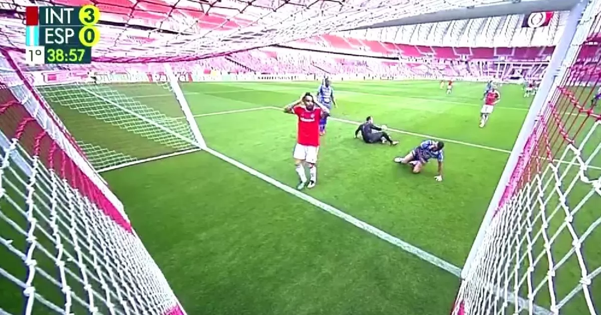 Paolo Guerrero Y El Incre Ble Gol Que Fall Frente Al Arco En El