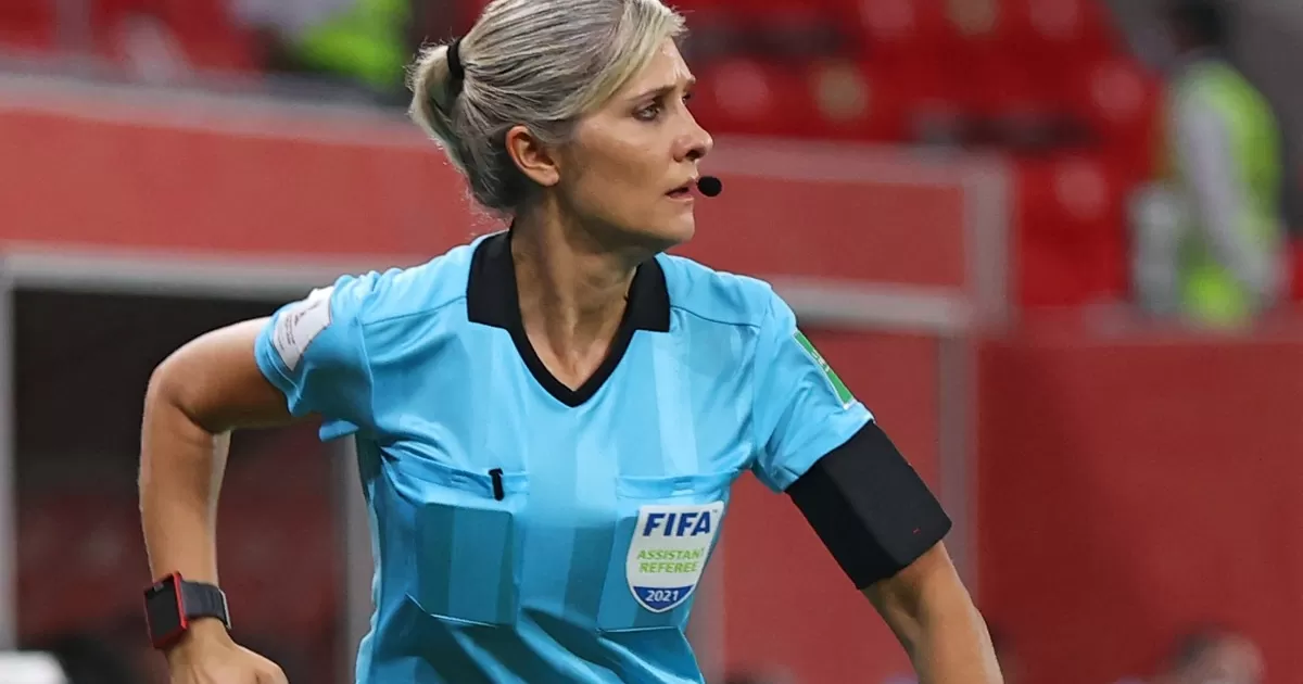 Qatar 2022: Seis mujeres entre los árbitros designados para el Mundial