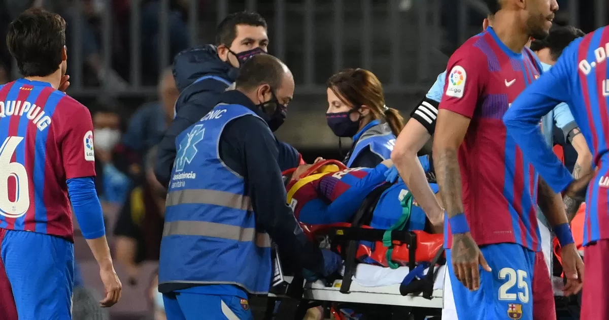 Ronaldo Araújo: Barcelona emitió el parte médico del futbolista charrúa