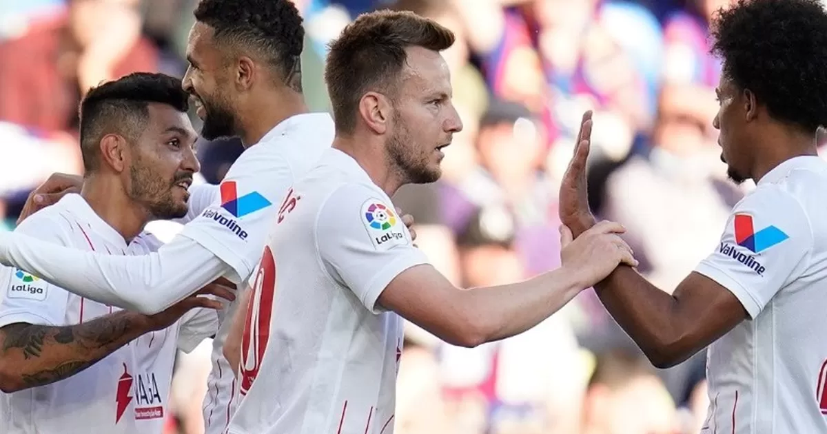 Sevilla venció 3-2 al Levante y se afianza en puestos de Champions
