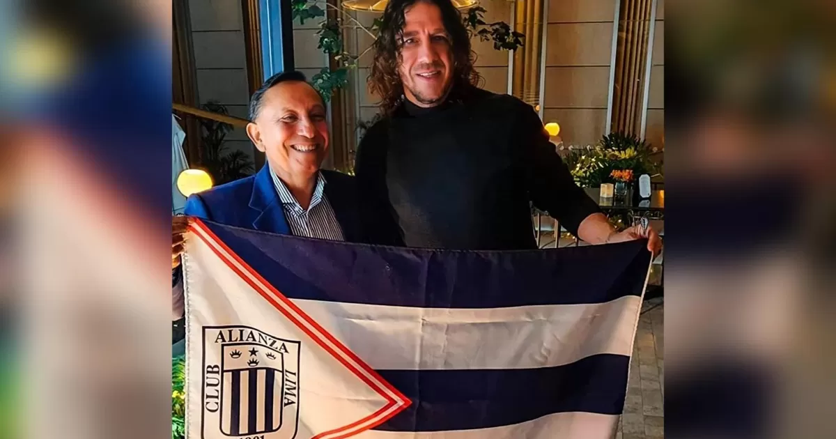 Alianza Lima: Carles Puyol posó con una bandera blanquiazul
