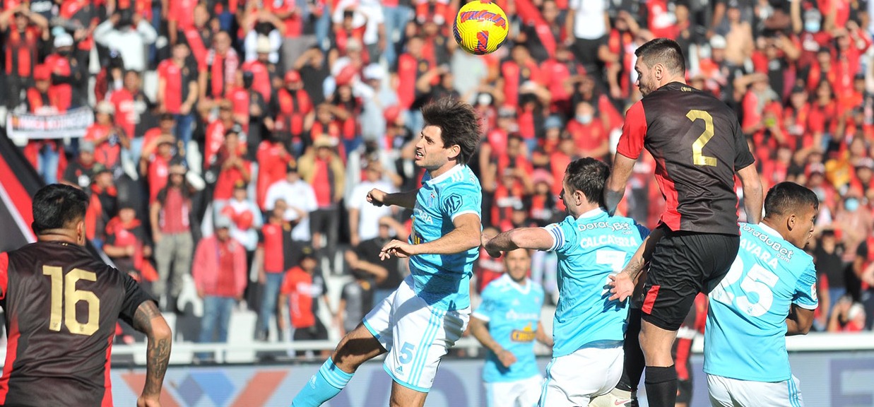 Melgar espera a Sporting Cristal en la primera semifinal por el título