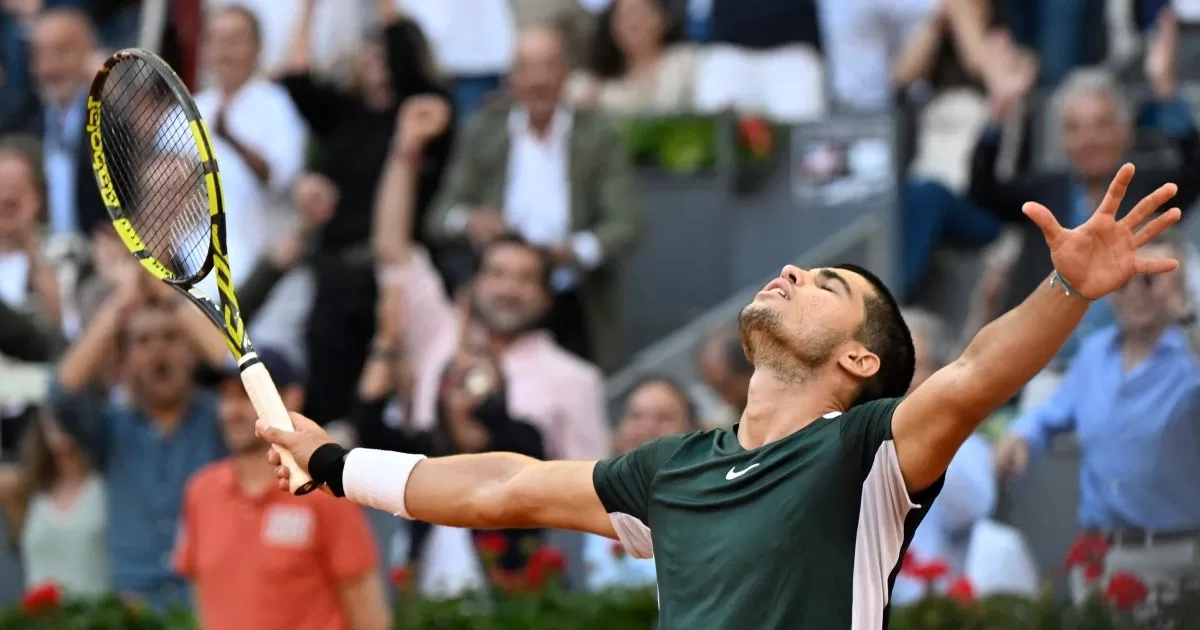 Carlos Alcaraz está imparable: Venció a Djokovic y clasificó a final en Madrid