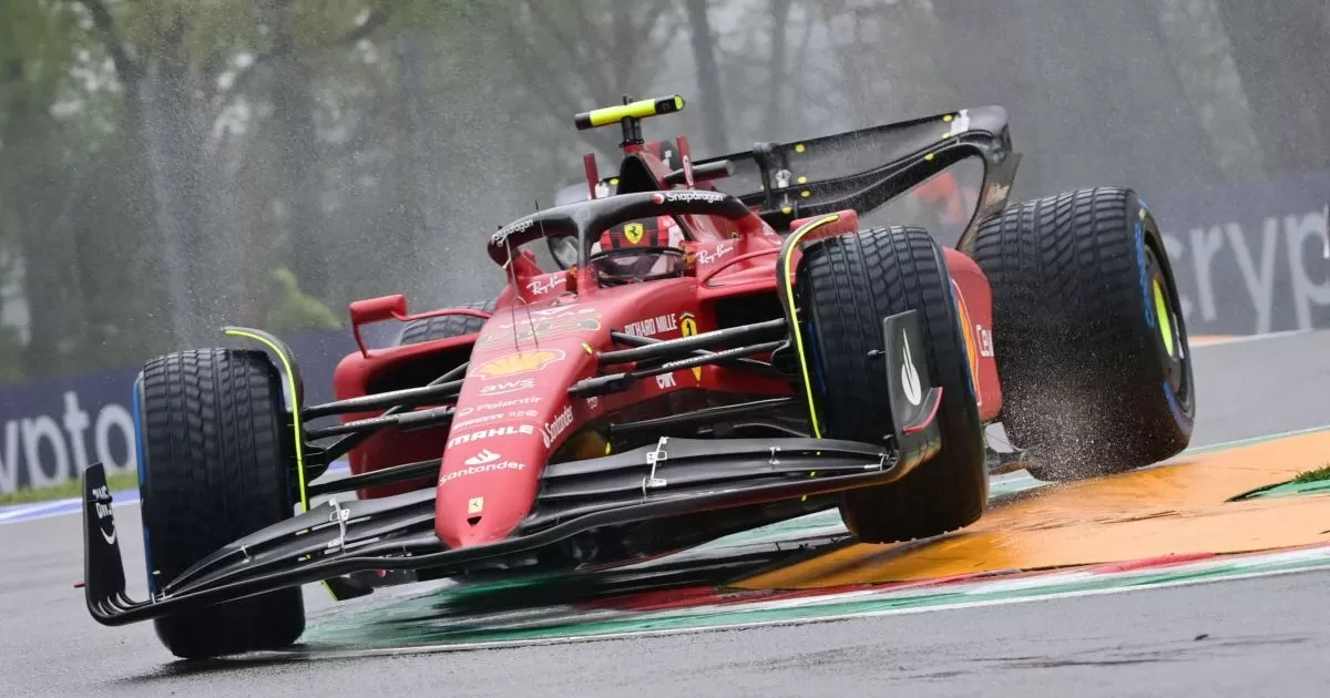 Fórmula 1: Carlos Sainz perdió control de su Ferrari y chocó contra muro de seguridad