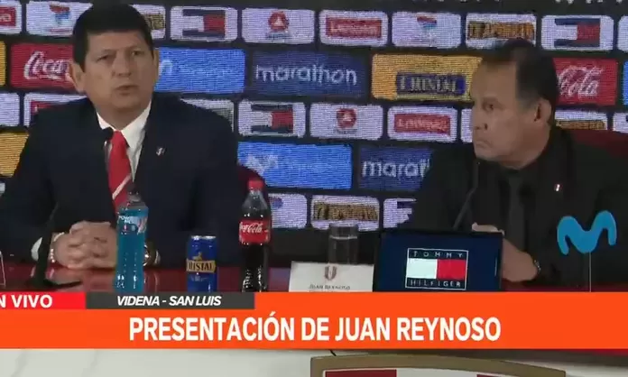 Agustín Lozano llenó de elogios a Juan Reynoso en su presentación como