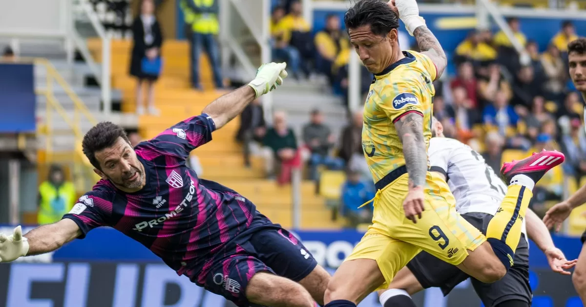 Gianluca Lapadula anotó golazo ante Gianlugi Buffon y pone el 1-0 parcial del Cagliari ante el Parma