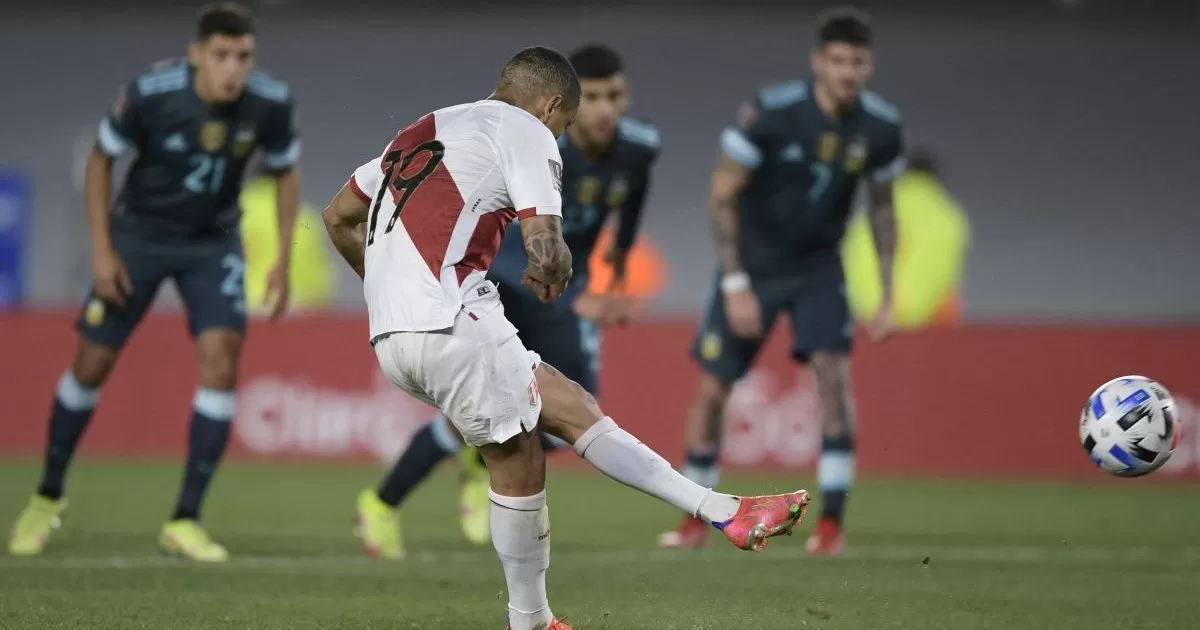 Perú cayó 1-0 ante Argentina y quedó a cinco puntos de la zona de repechaje