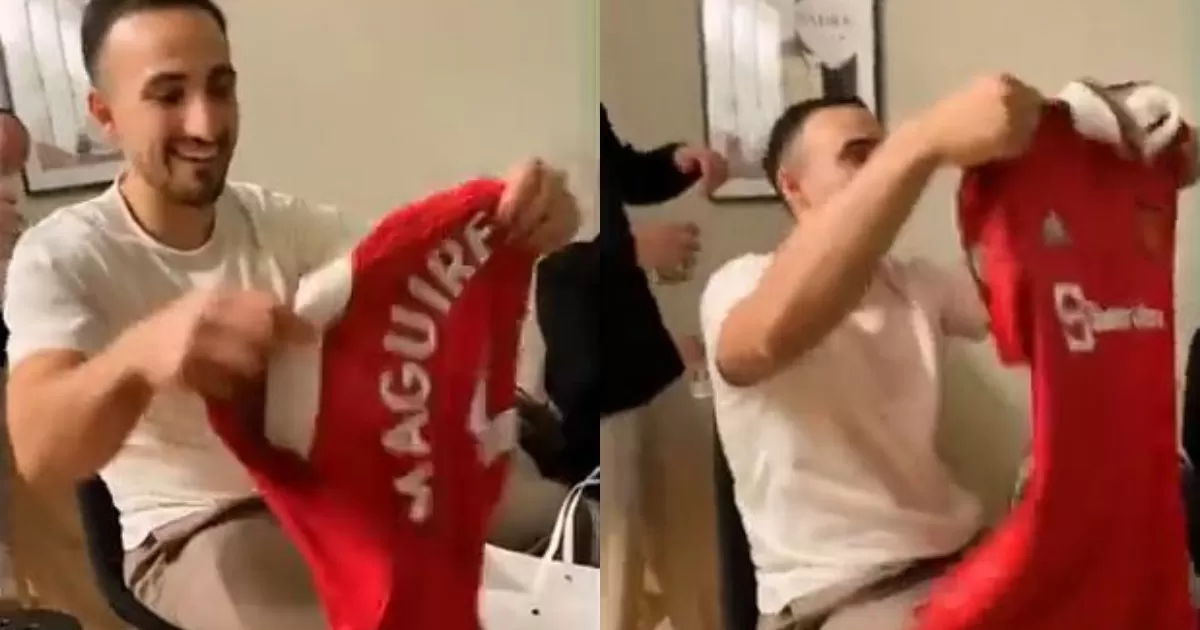 Manchester United: Se le quitó la sonrisa cuando vio que camiseta era de Harry Maguire