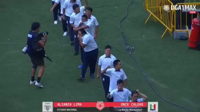 Chicos del Alianza Lima Futsal Down saludan al público / Captura: Liga 1 MAX