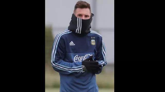 Argentina: Messi entrenó con bufanda y guantes en Moscú para jugar con Rusia-foto-2