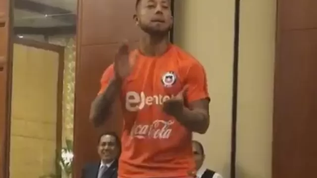 Chile: el 'bautizo' de Leonardo Valencia en concentración de la 'Roja'