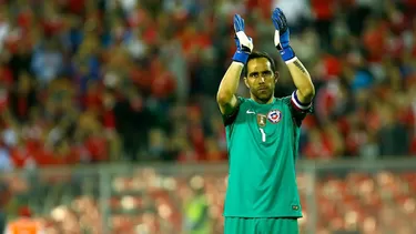 Bravo es capitán de Chile a sus 33 años. Bravo es capitán de Chile a sus 33 años.