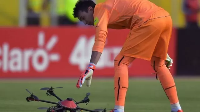 Ecuador vs. Uruguay: drone cayó en la cancha cerca de Fernando Muslera