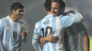 Higua&amp;iacute;n juega por el N&amp;aacute;poles italiano.