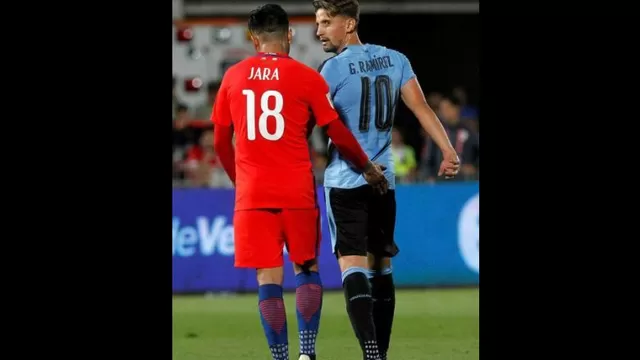 Gonzalo Jara: lo captan tocándole el trasero a jugador uruguayo-foto-2