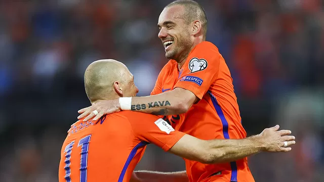 Holanda goleó 5-0 a Luxemburgo en el debut de Advocaat