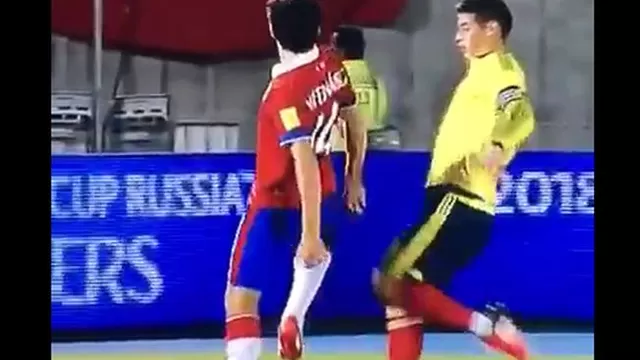 James Rodríguez y la terrible patada en el trasero a Matías Fernández