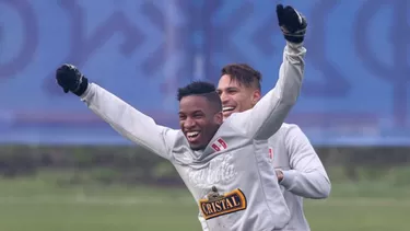 Farf&amp;aacute;n junto a Guerrero en uno de los entrenamientos con la Selecci&amp;oacute;n.