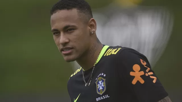 Neymar en el entrenamiento de Brasil.-foto-1