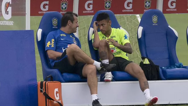 Neymar hablando con Dunga.