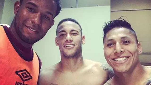 Raúl Ruidíaz y Carlos Cáceda se tomaron una fotografía con Neymar-foto-2