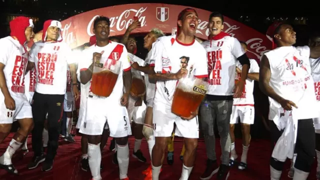 La celebración peruana tras clasificar al Mundial. Foto: Tu FPF