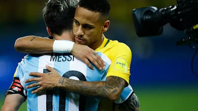 Neymar y Messi en uno de los cl&amp;aacute;sicos entre Brasil y Argentina.