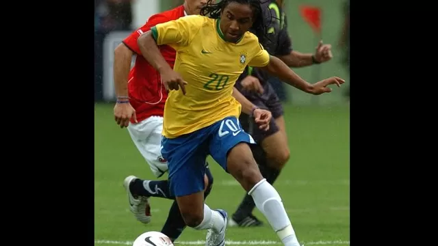 Ronaldinho (Mediocampista - Atl&amp;eacute;tico Mineiro)-foto-10