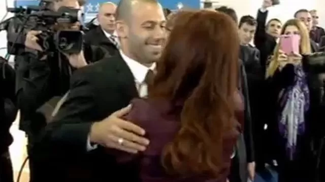 El abrazo más fuerte de Cristina Fernández no fue con Messi sino con Mascherano