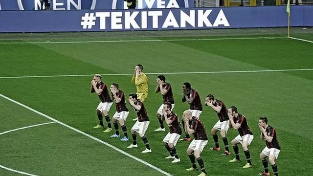 AC Milan: jugadores sorprendieron con &#39;haka&#39; antes de enfrentar al Capri
