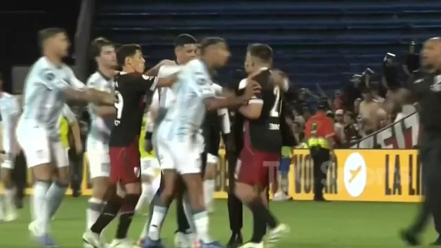 Adrián Balboa, exdelantero de Alianza Lima, escupió a Marcos Acuña en el River Plate vs Racing / Captura / TyC Sports