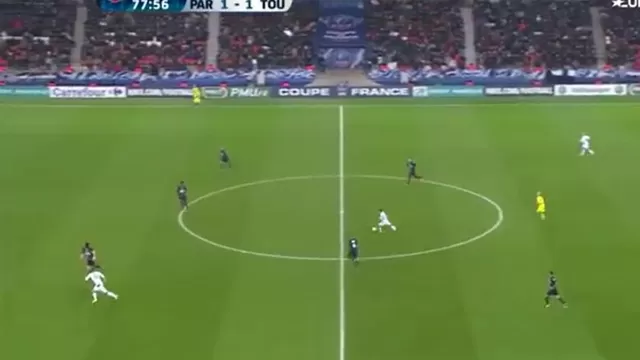 Adrien Regattin casi marca gol de media cancha ante París Saint-Germain