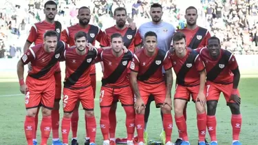 Advíncula fue titular y jugó los 90 minutos del compromiso. | Foto: Rayo Vallecano.