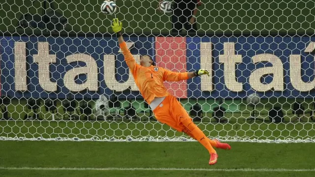 Al detalle: revive el primer golazo de James Rodríguez a Uruguay-foto-6