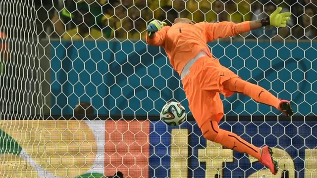 Al detalle: revive el primer golazo de James Rodríguez a Uruguay-foto-7