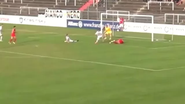 Al estilo Checho Ibarra: alemán se cayó al césped e igual anotó de cabeza