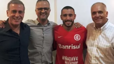 Alan Ruschel renovó con Internacional pero seguirá en Chapecoense