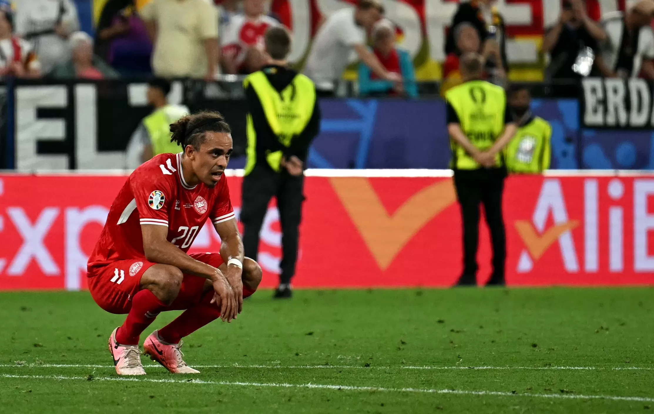 Los daneses no pudieron dar la sorpresa y fueron eliminados por los anfitriones de la Eurocopa / Foto: AFP