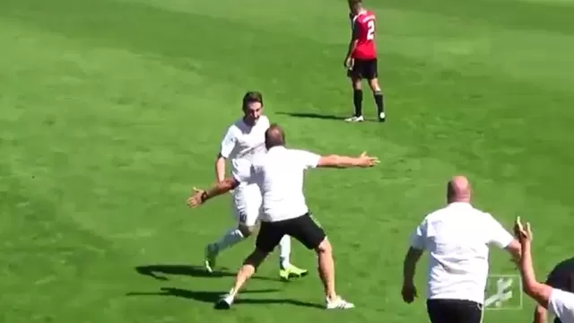 Alemania: espectacular gol desde 63 metros de Dennis Niebauer