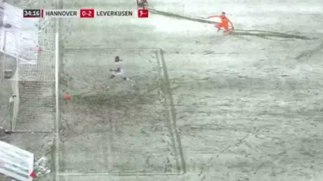Alemania: la nieve impidió un gol del Hannover 96 sobre Bayer Leverkusen