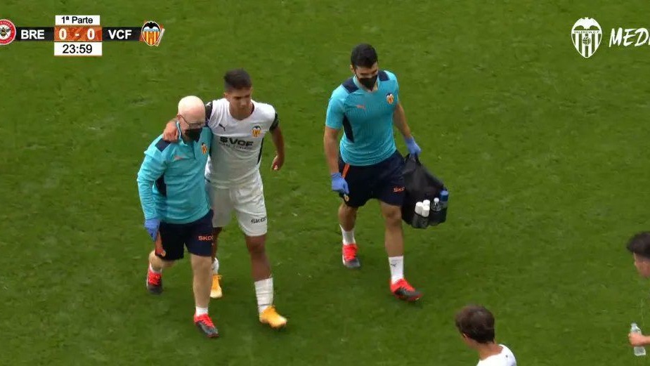 El mediocampista peruano dejó el campo de juego a los 23 minutos del primer tiempo. | Video: GOL 